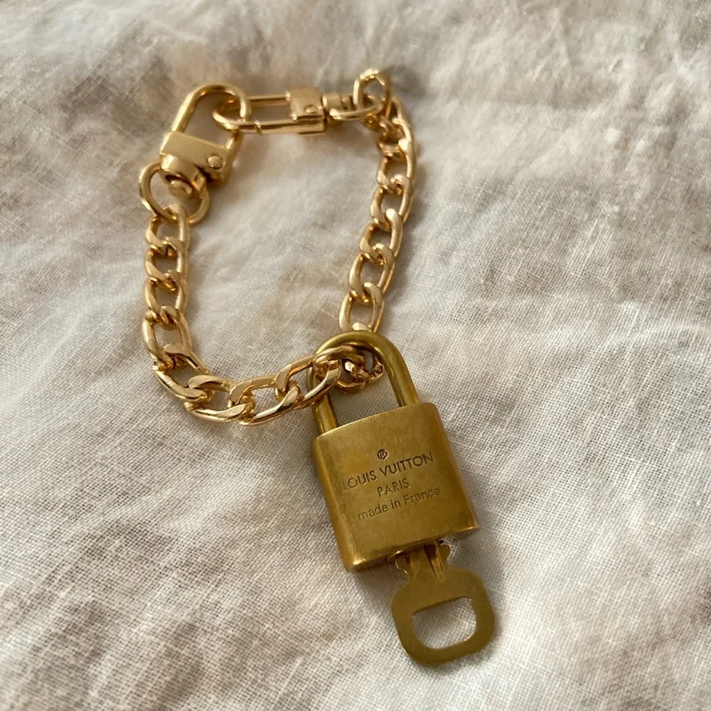 *SOLD*Louis Vuitton Lock and Key 335 with Bracelet Chain - Picture 3 of 9